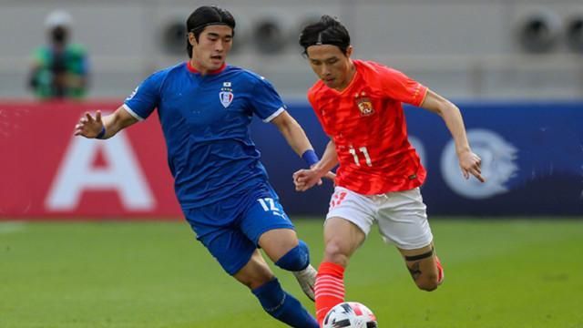 包含里昂发布备战花絮，冲刺阶段状态回暖，亚冠任务艰巨，团队化学反应显著的词条