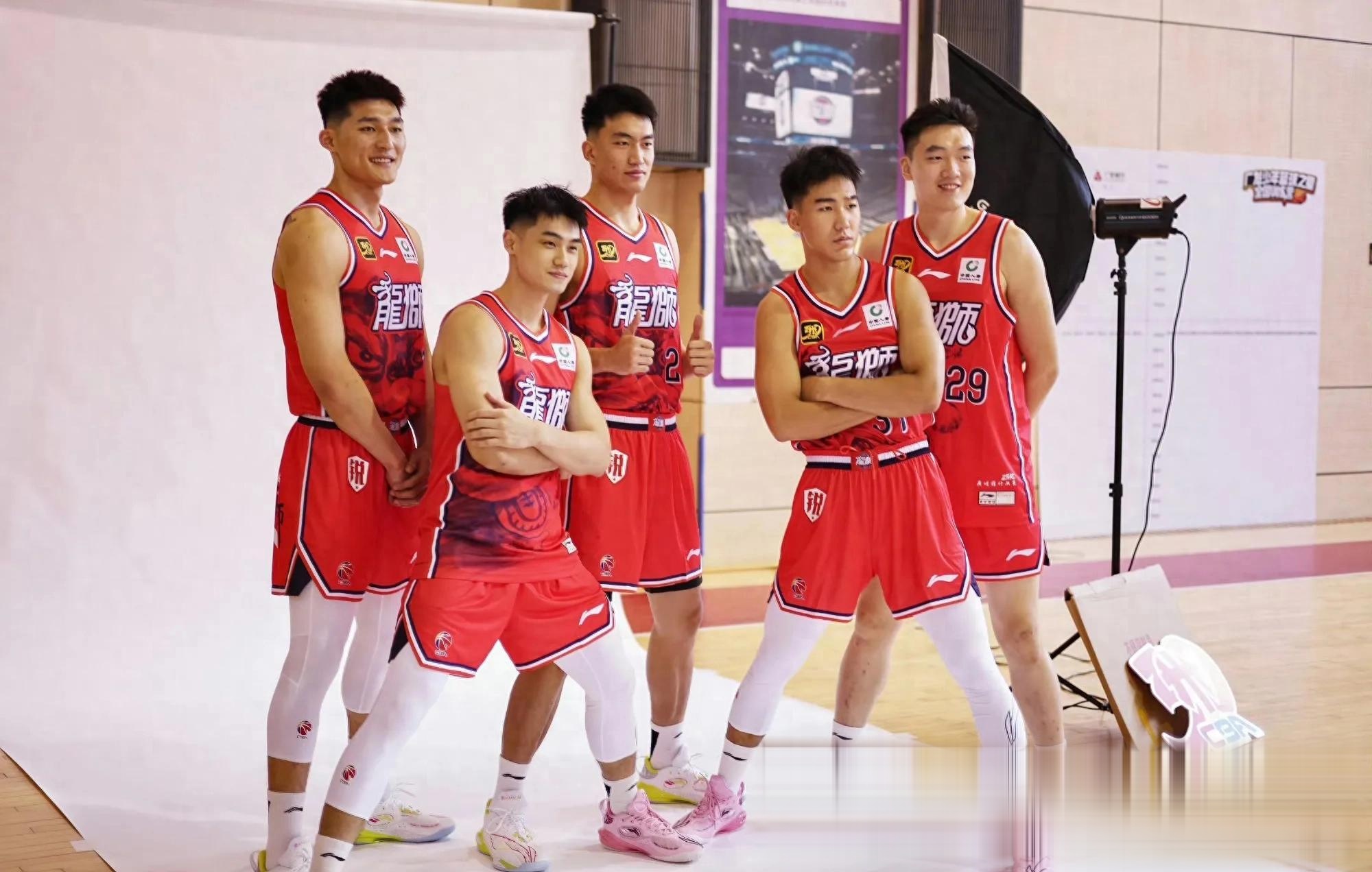 包含CBA季后赛赛前走向成谜;广州队防线松动;悬念犹存;纪律约束更严格的词条 包含CBA季后赛赛前走向成谜;广州队防线松动;悬念犹存;纪律约束更严格的词条