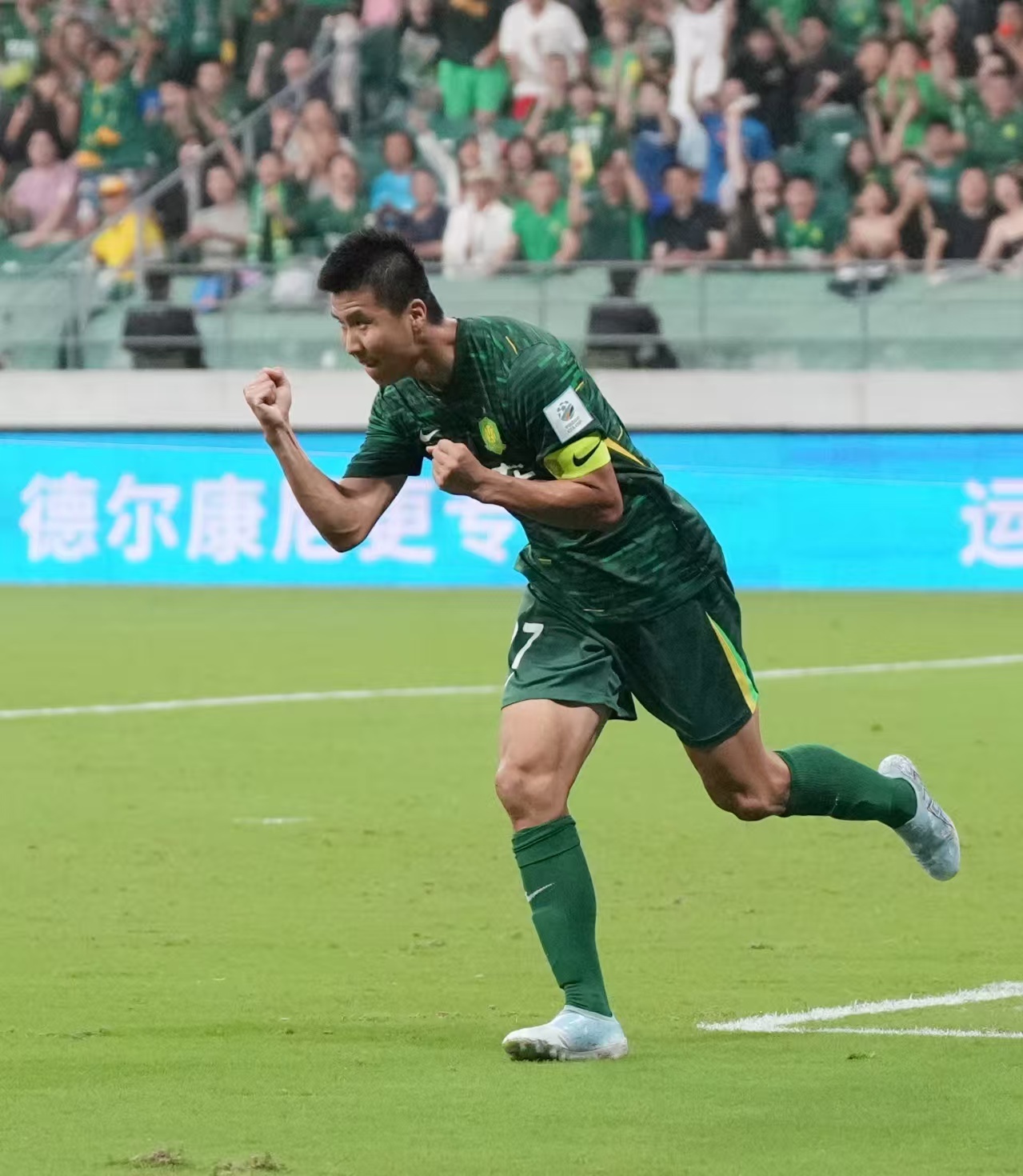 马赛发布备战花絮，赛前刷新队史纪录，荷甲任务艰巨，年轻球员得到机会的简单介绍